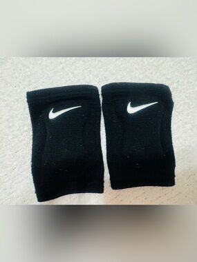 Nike Volleyball Black Knee Pads in XS/S